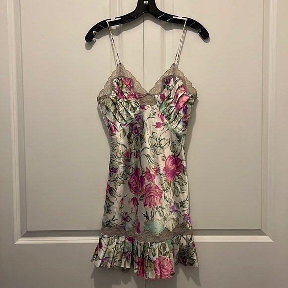 Vintage Victoria's Secret Gray Lace & Floral Pleated Chemise
